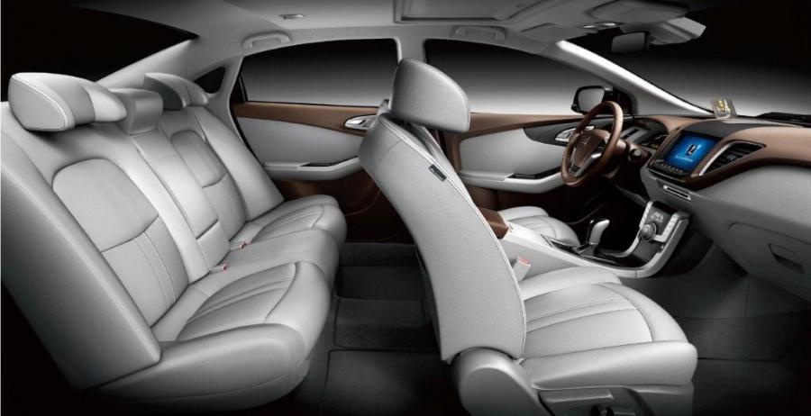 Интерьер Luxgen 5 Sedan 2012 года  (фото 9 из 11)